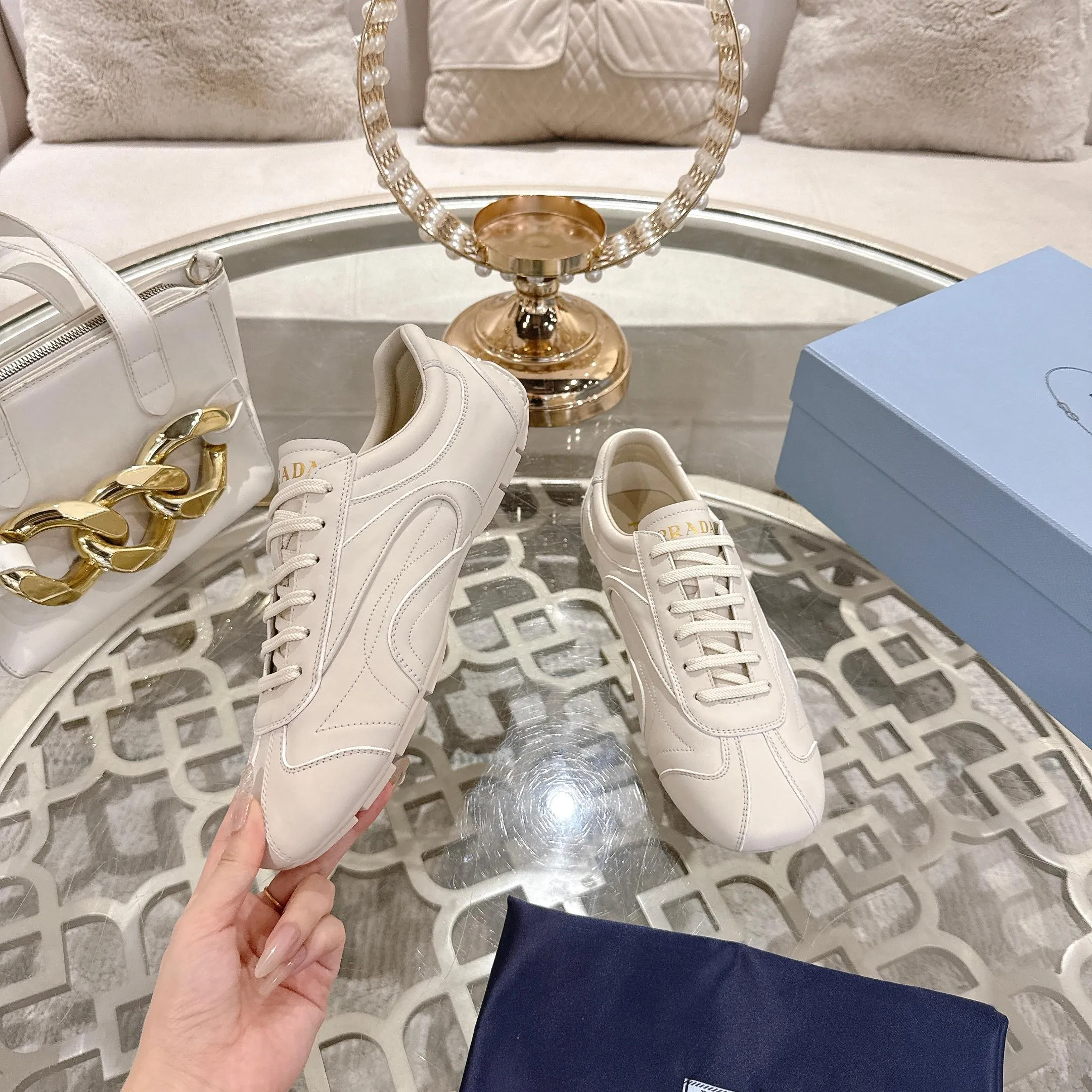P600. PRADA for couples, casual shoes for couples, originally developed 1:1, made of imported cowhide, silk sheepskin lining, rubber outsole, comfortable and soft on the feet, size for women: 35 to 41. Male 38 to 45